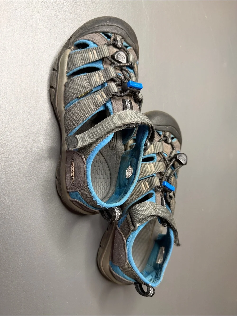Kids Keens. Size: 2